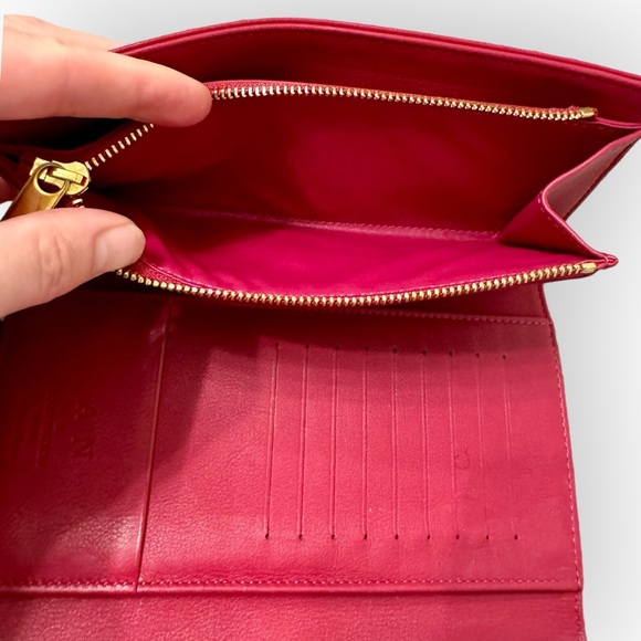 LOUIS VUITTON 2011 Mahina Leather Amelia Wallet, Grenat - Picture 13 of 16